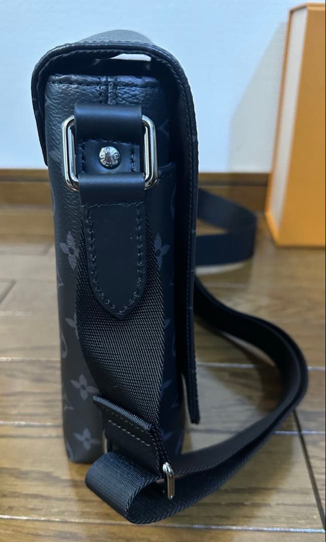 LOUIS VUITTON モノグラム エクリプス ディストリクト ショルダー