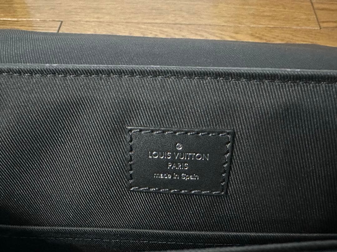 LOUIS VUITTON モノグラム エクリプス ディストリクト ショルダー