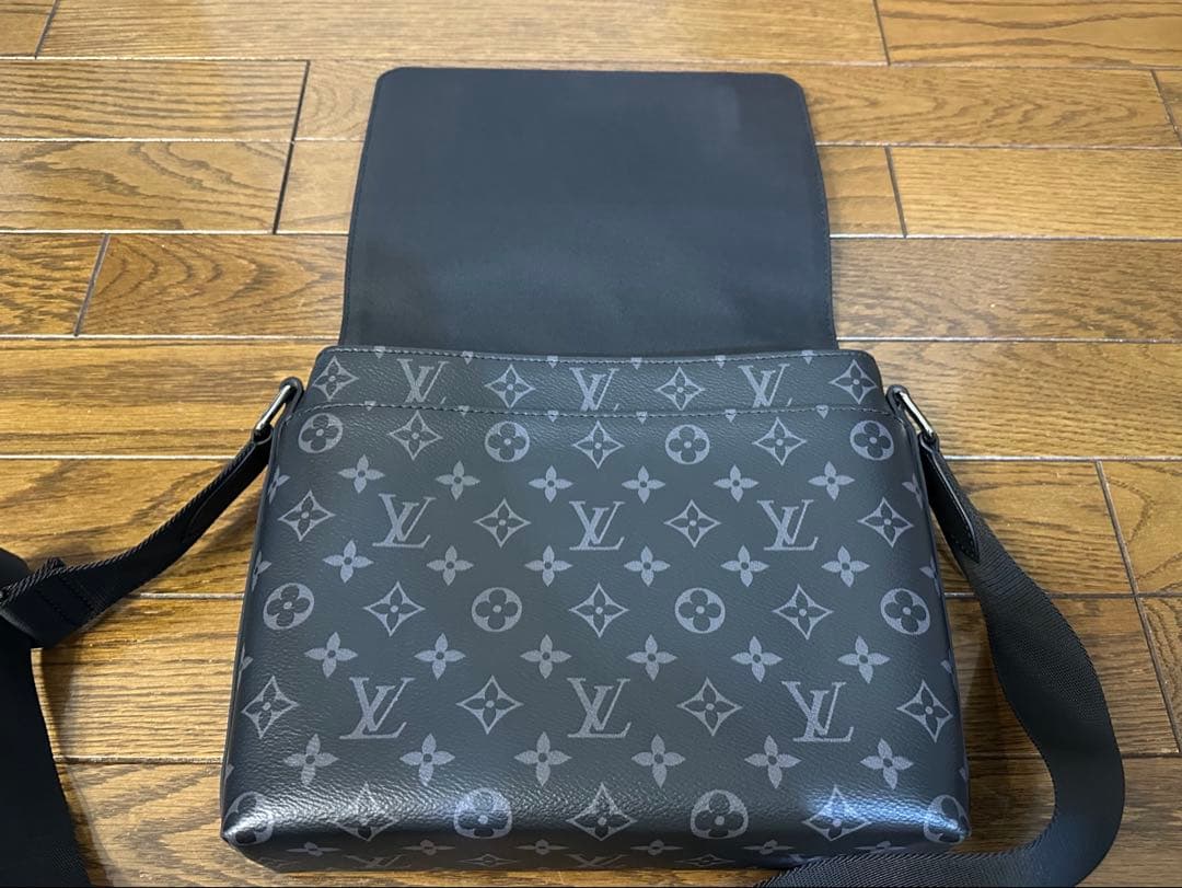 LOUIS VUITTON モノグラム エクリプス ディストリクト ショルダー
