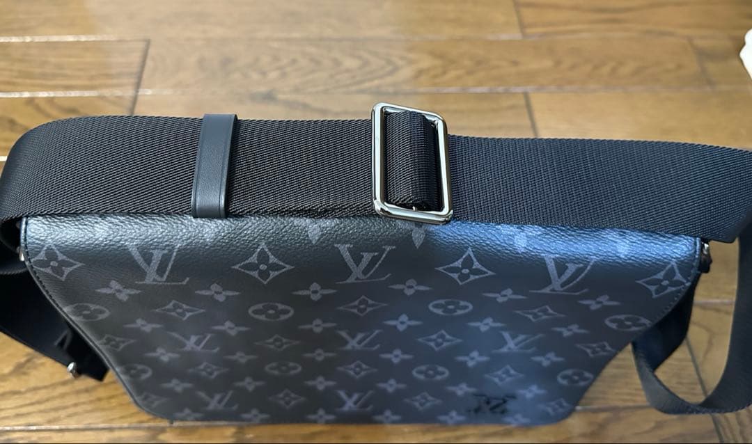 LOUIS VUITTON モノグラム エクリプス ディストリクト ショルダー