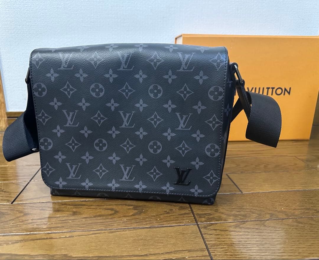 LOUIS VUITTON モノグラム エクリプス ディストリクト ショルダー