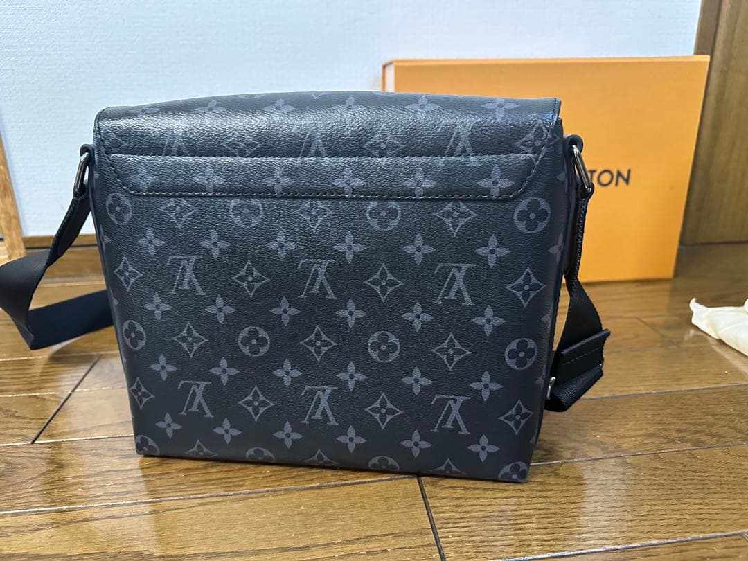 LOUIS VUITTON モノグラム エクリプス ディストリクト ショルダー