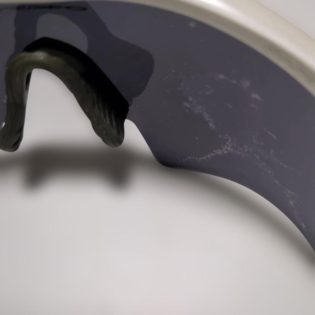 カ*ズ様 オークリー　スポーツサングラス 白、グレー