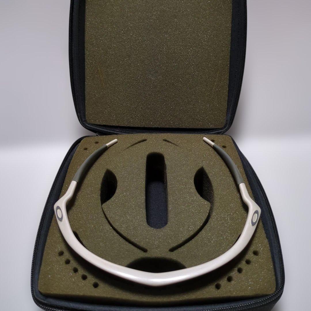 カ*ズ様 オークリー　スポーツサングラス 白、グレー