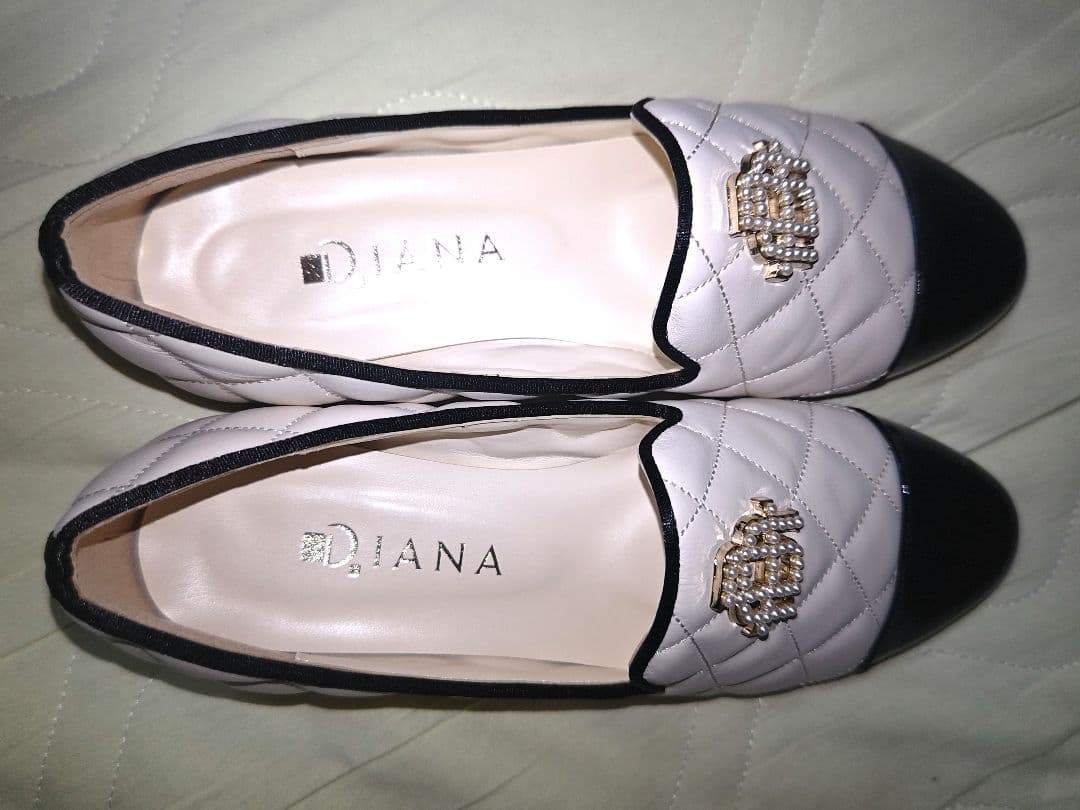DIANAダイアナ　バニラホワイトキルティングフラットシューズ