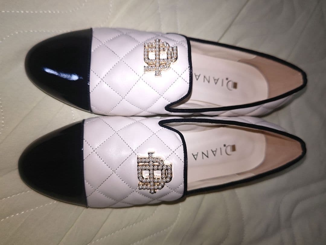DIANAダイアナ　バニラホワイトキルティングフラットシューズ