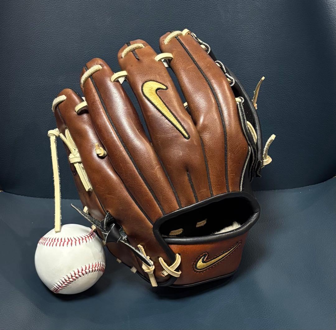 【匿名配送】激レア　ナイキ　海外モデル　内野手用　オーダー風カスタム