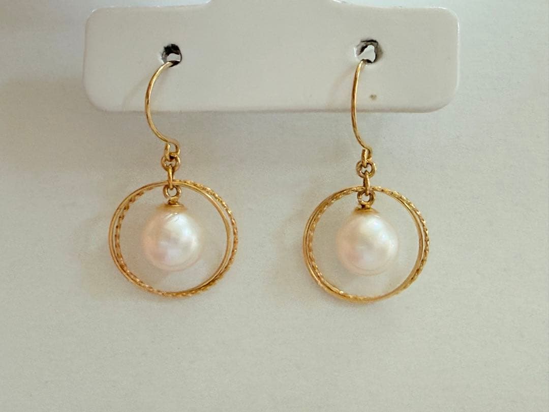 新品タグ付きK18 アコヤ真珠 6mm 正円 照り良好揺れ フックピアス