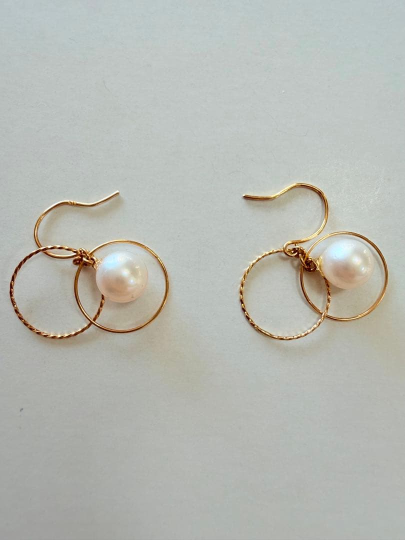 新品タグ付きK18 アコヤ真珠 6mm 正円 照り良好揺れ フックピアス