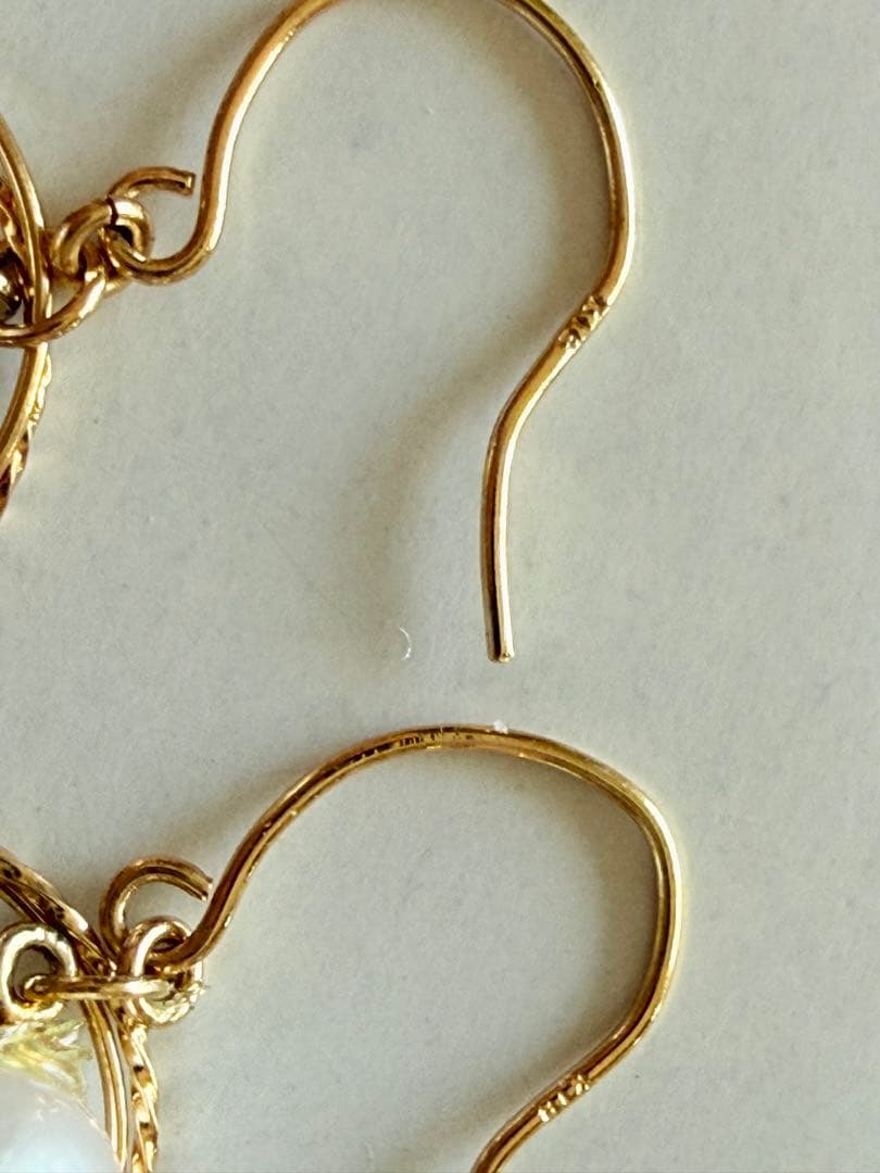 新品タグ付きK18 アコヤ真珠 6mm 正円 照り良好揺れ フックピアス