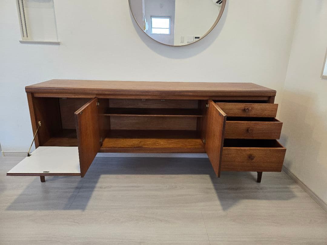 【cloheさま】サークル模様の入った素敵なデザインのヴィンテージサイドボード