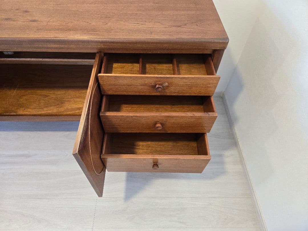 【cloheさま】サークル模様の入った素敵なデザインのヴィンテージサイドボード