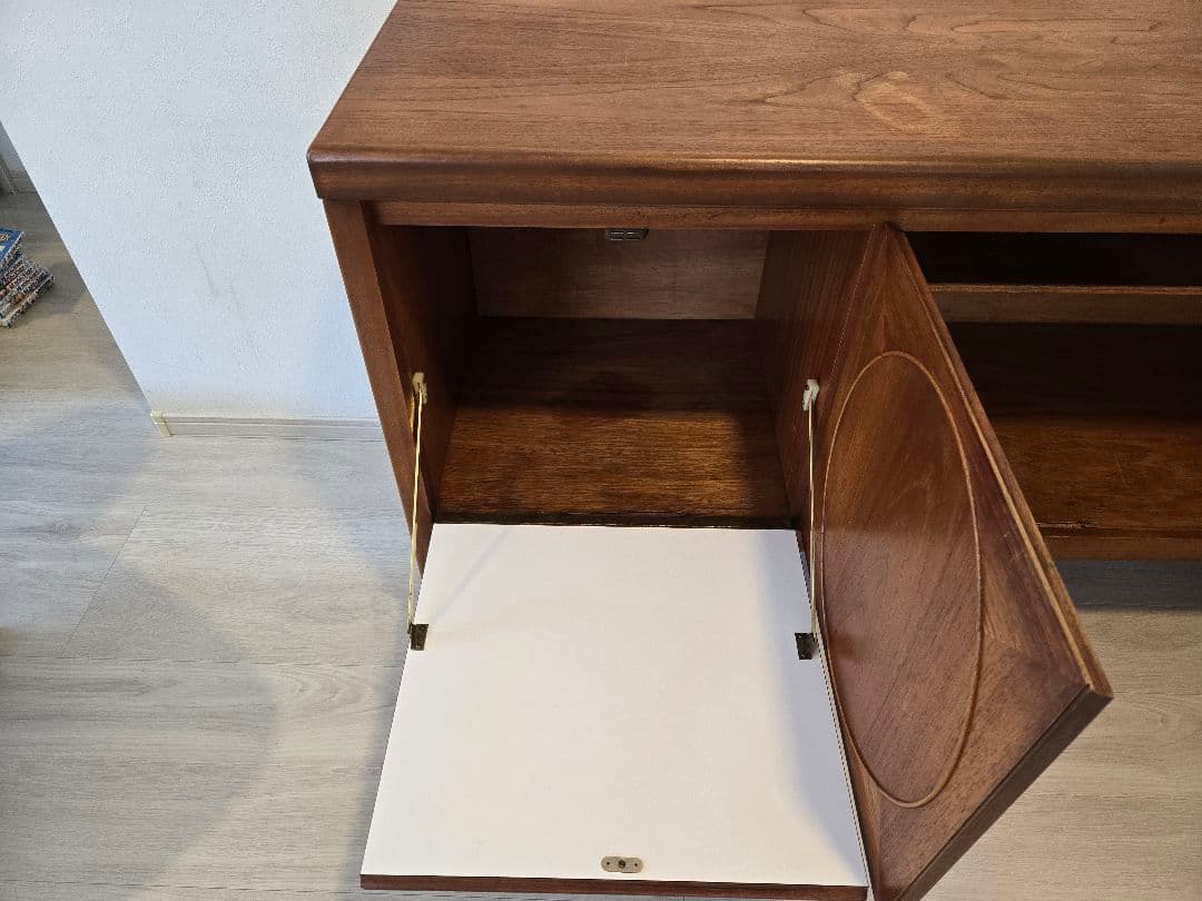 【cloheさま】サークル模様の入った素敵なデザインのヴィンテージサイドボード