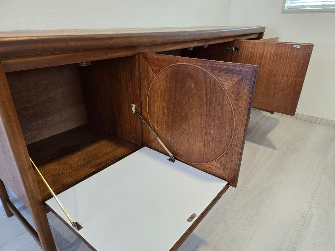 【cloheさま】サークル模様の入った素敵なデザインのヴィンテージサイドボード