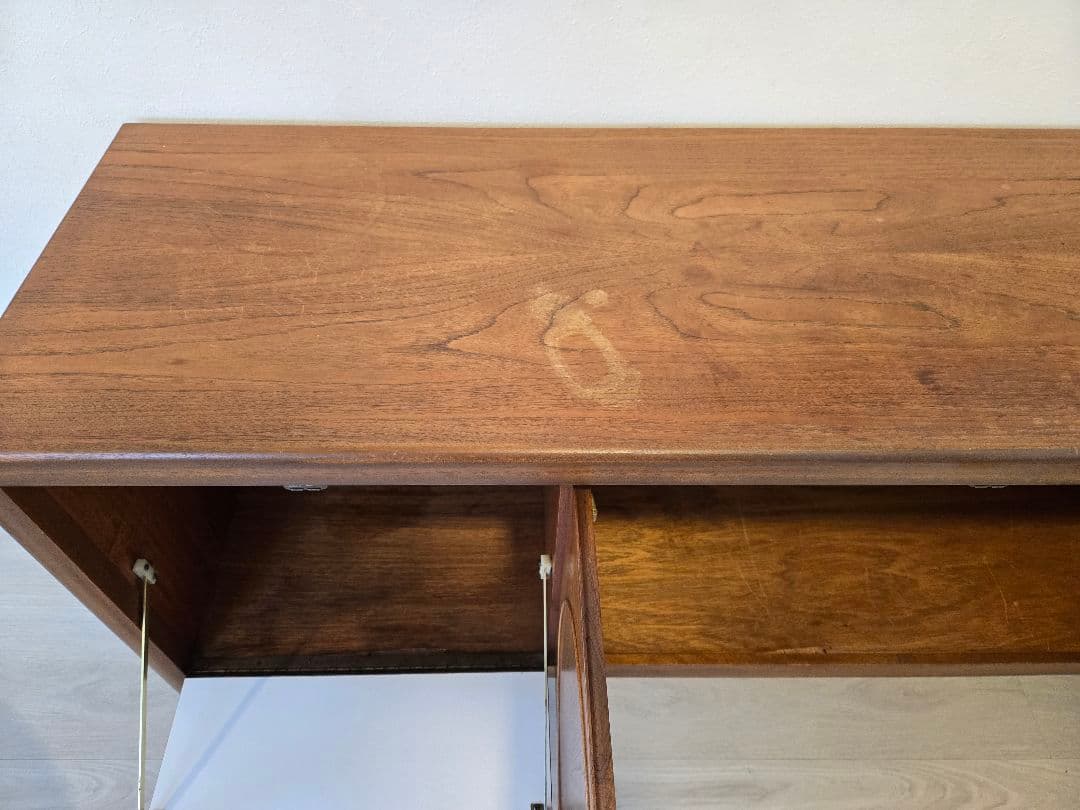 【cloheさま】サークル模様の入った素敵なデザインのヴィンテージサイドボード