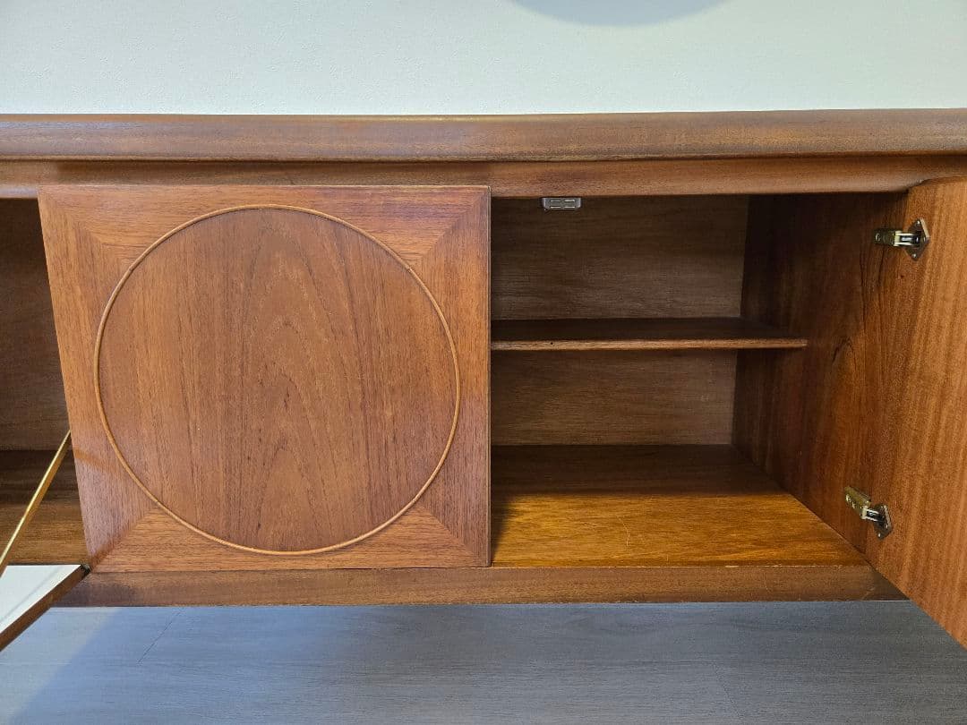 【cloheさま】サークル模様の入った素敵なデザインのヴィンテージサイドボード