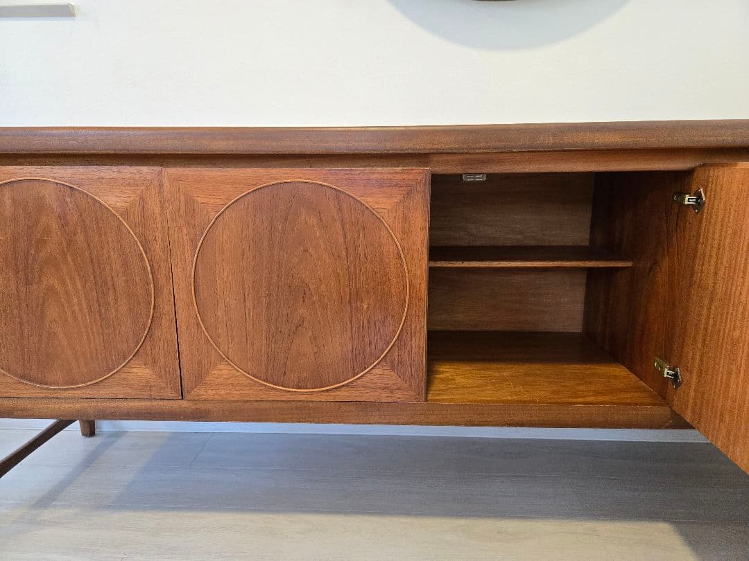 【cloheさま】サークル模様の入った素敵なデザインのヴィンテージサイドボード