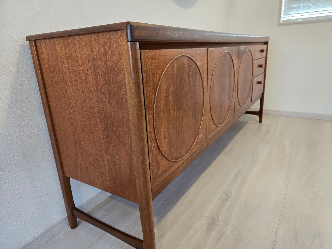 【cloheさま】サークル模様の入った素敵なデザインのヴィンテージサイドボード