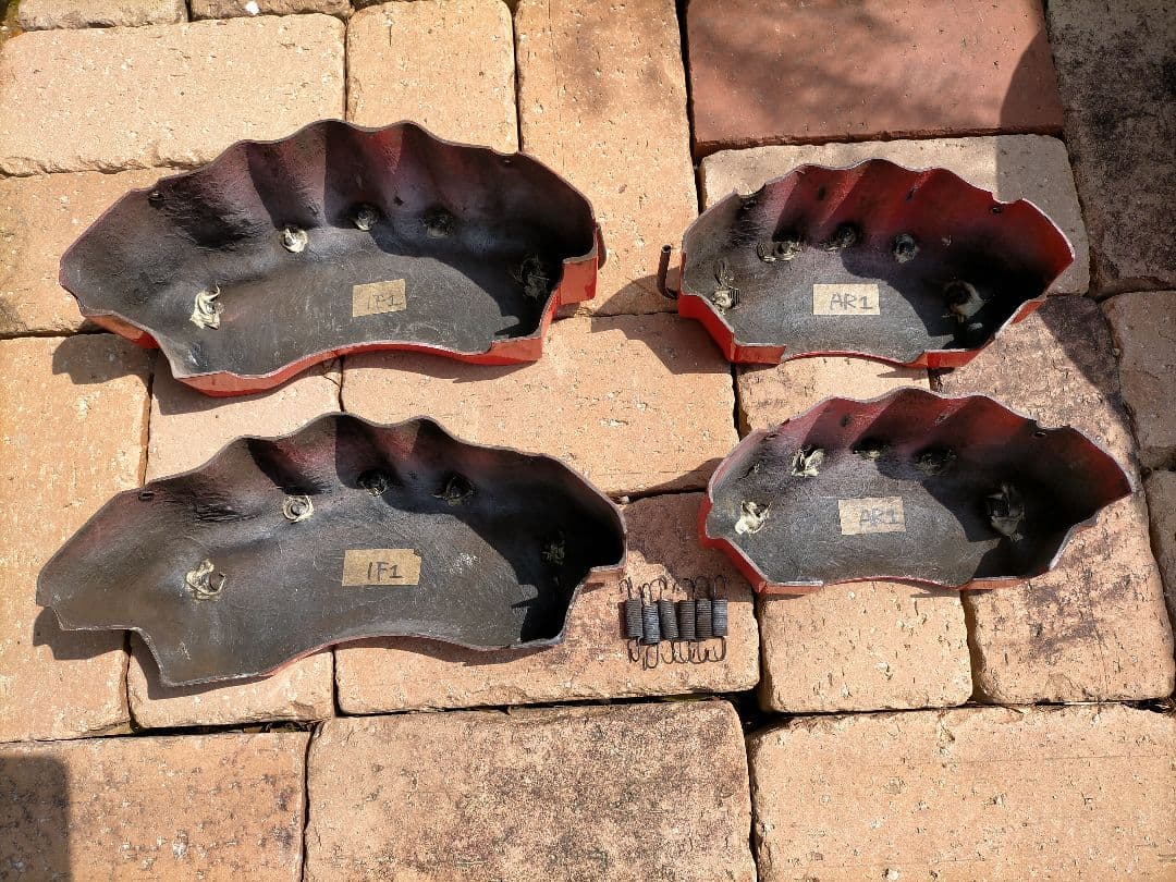 VOXY　80　GEAL ブレーキキャリパーカバー 4個セット