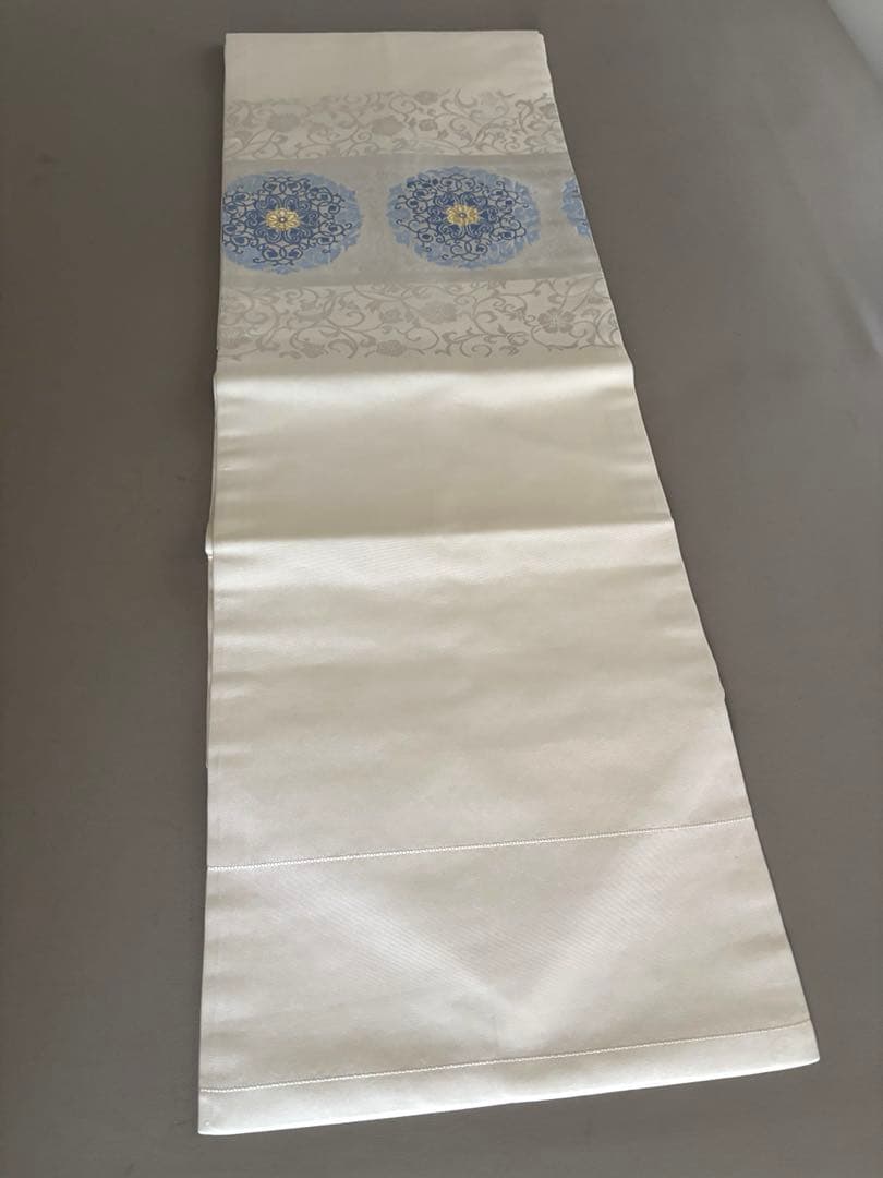 〈お楽しみ価格〉アイボリー ブルー華文 花唐草紋意匠 正絹 九寸名古屋帯 美品