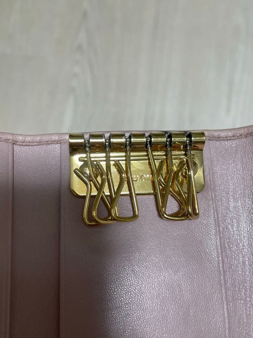 miu miu ピンク レザー キーケース