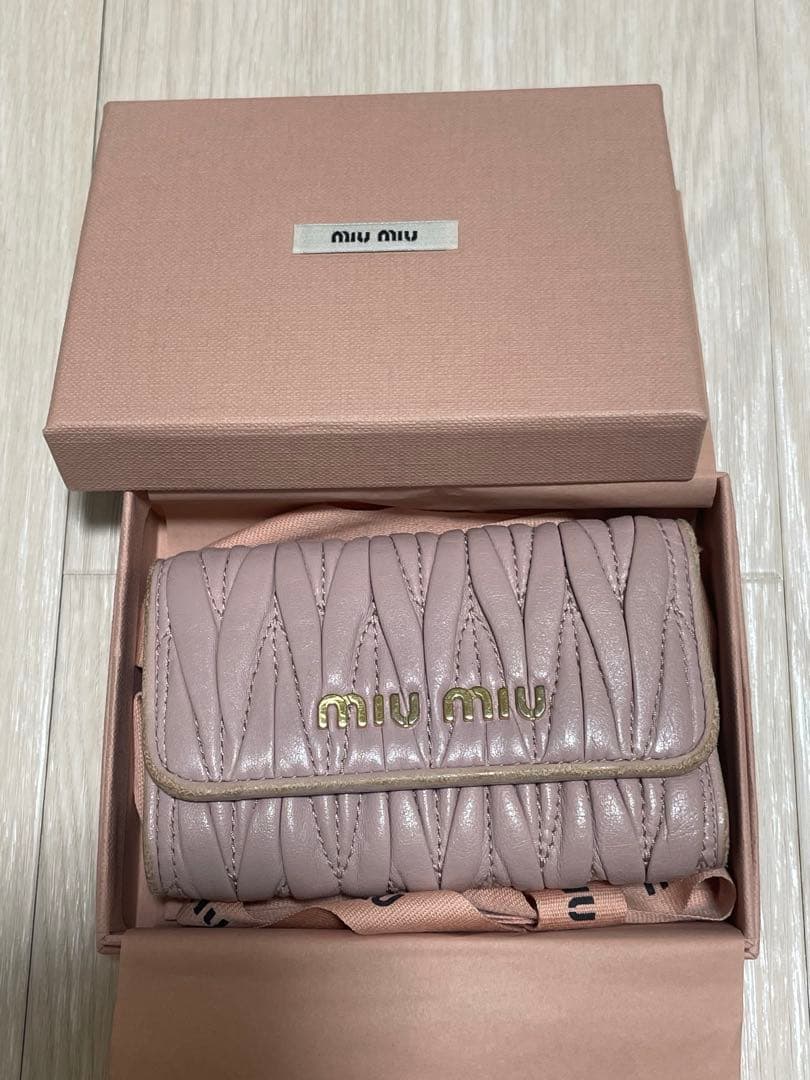 miu miu ピンク レザー キーケース