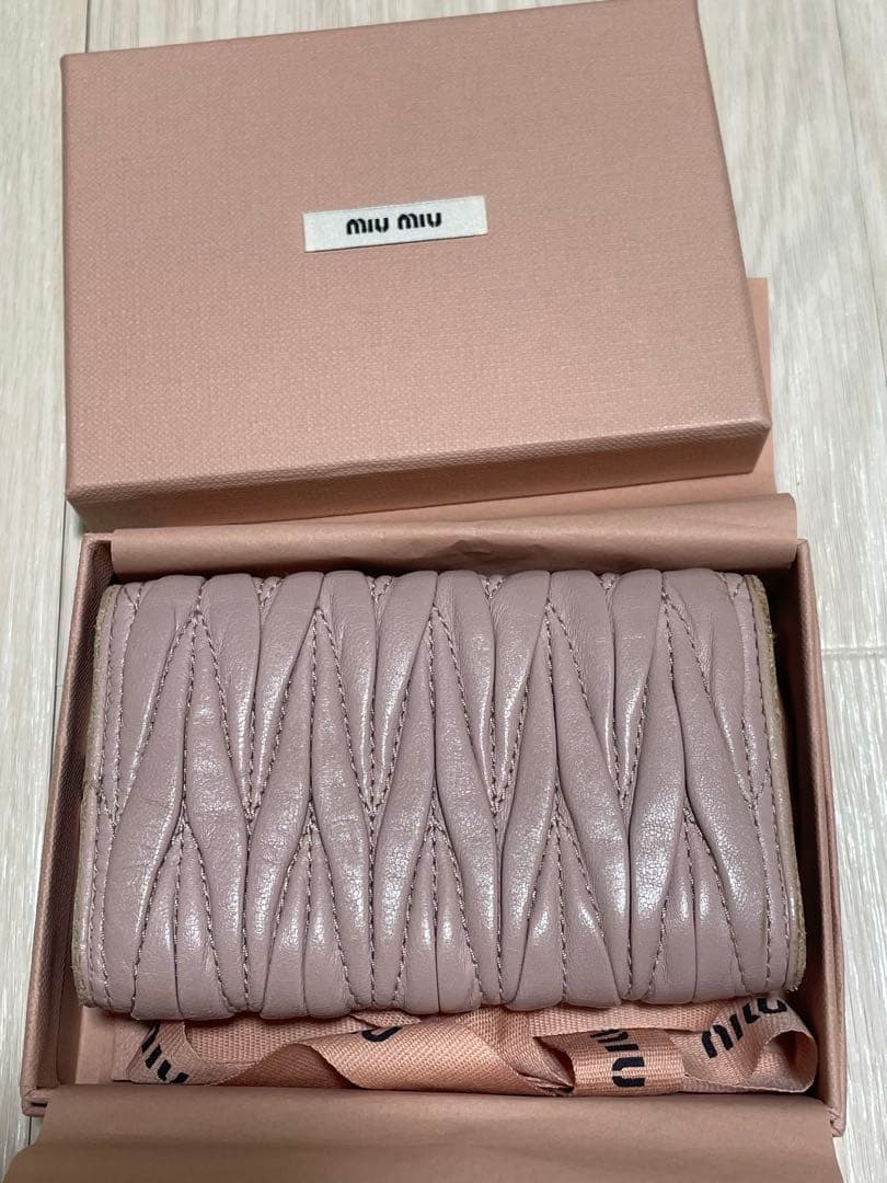 miu miu ピンク レザー キーケース