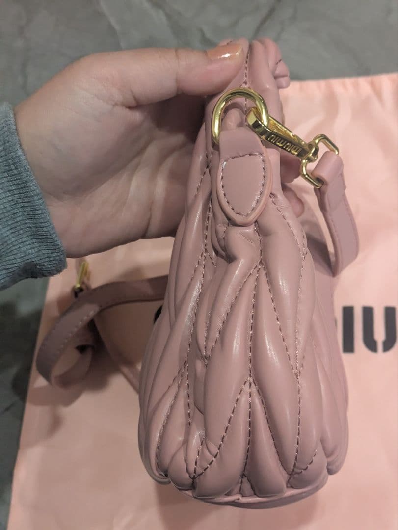 ゆMIU MIU ピンク ショルダーバッグ　非売品　ノベルティ