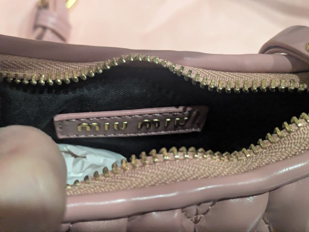 ゆMIU MIU ピンク ショルダーバッグ　非売品　ノベルティ