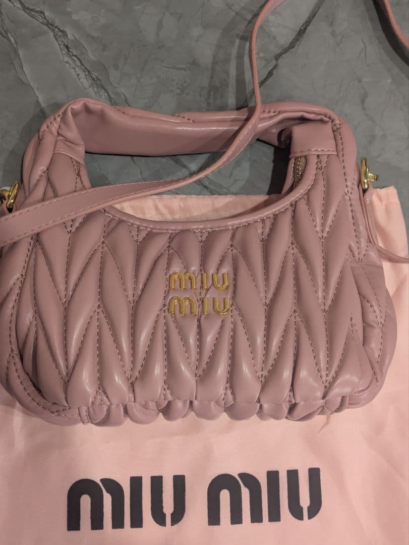 ゆMIU MIU ピンク ショルダーバッグ　非売品　ノベルティ