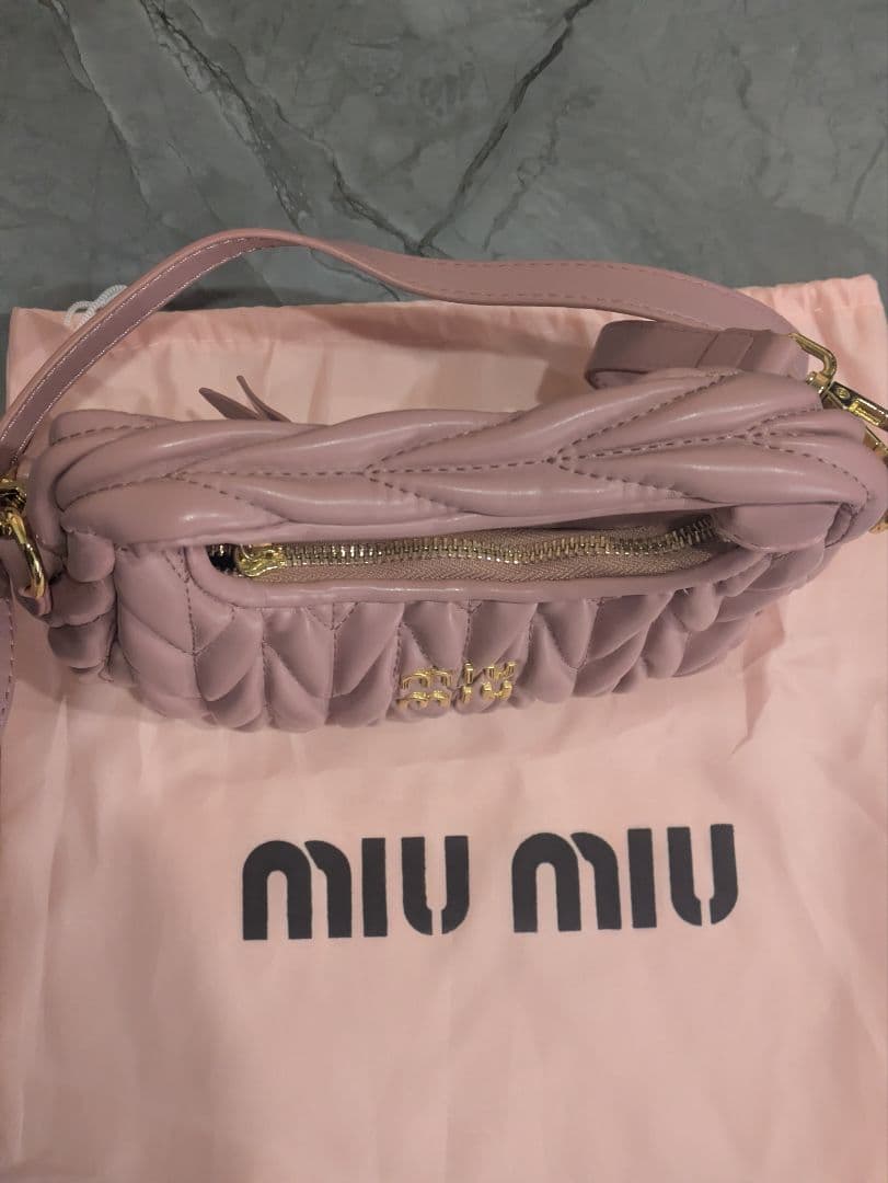 ゆMIU MIU ピンク ショルダーバッグ　非売品　ノベルティ