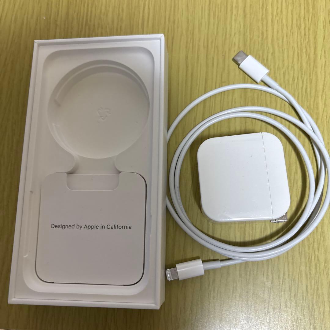 美品iPhone se3 64GB SIMフリー