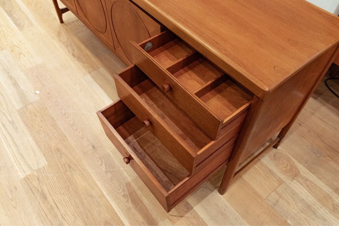 新春特別価格！美品！Nathan サークルサイドボード