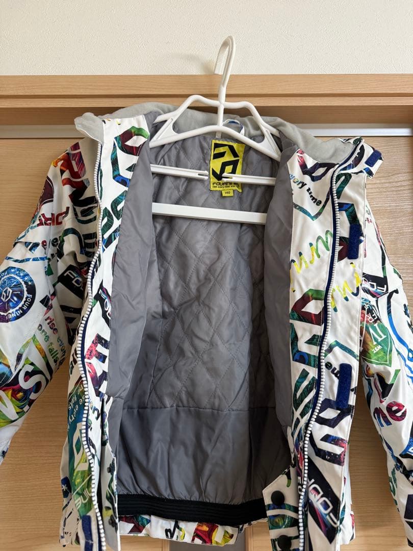 子供用スノーウエア、サイズ140 上下セット