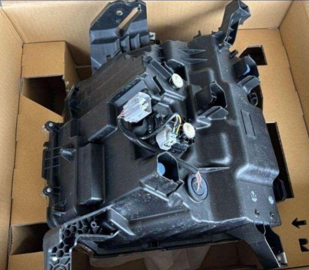 デリカD:5　後期 / CV1W ＬＥＤ ヘッドライト　右左