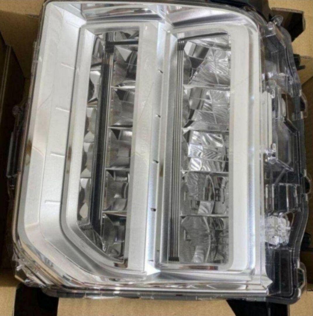 デリカD:5　後期 / CV1W ＬＥＤ ヘッドライト　右左