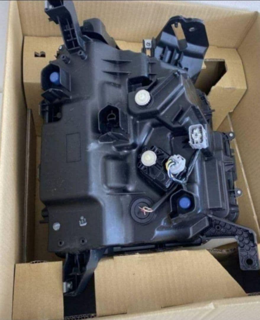 デリカD:5　後期 / CV1W ＬＥＤ ヘッドライト　右左