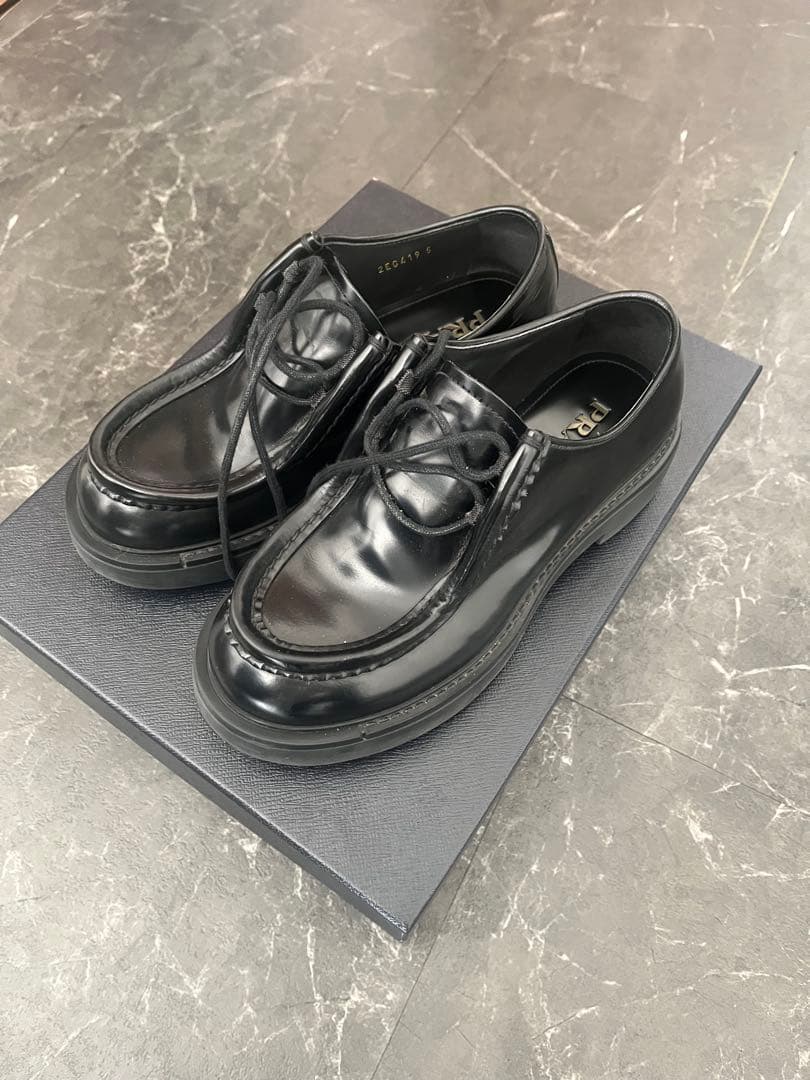 PRADA ブラッシュドレザー レースアップブーツ