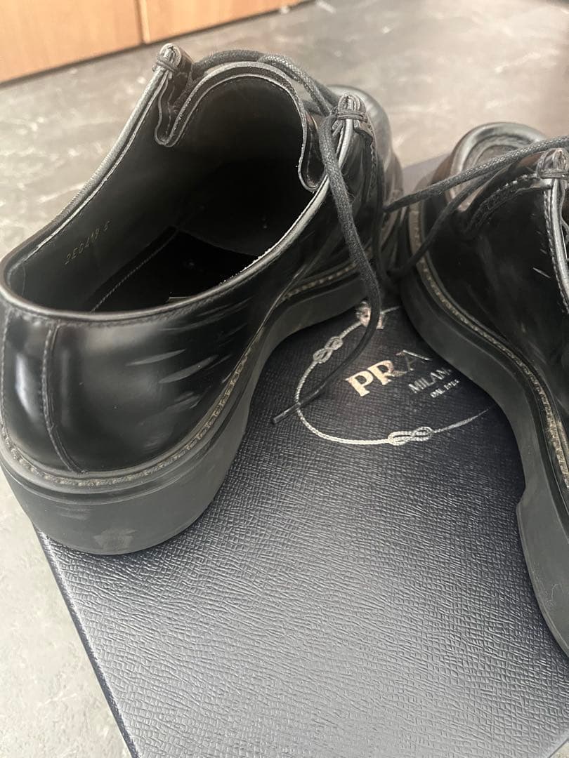 PRADA ブラッシュドレザー レースアップブーツ