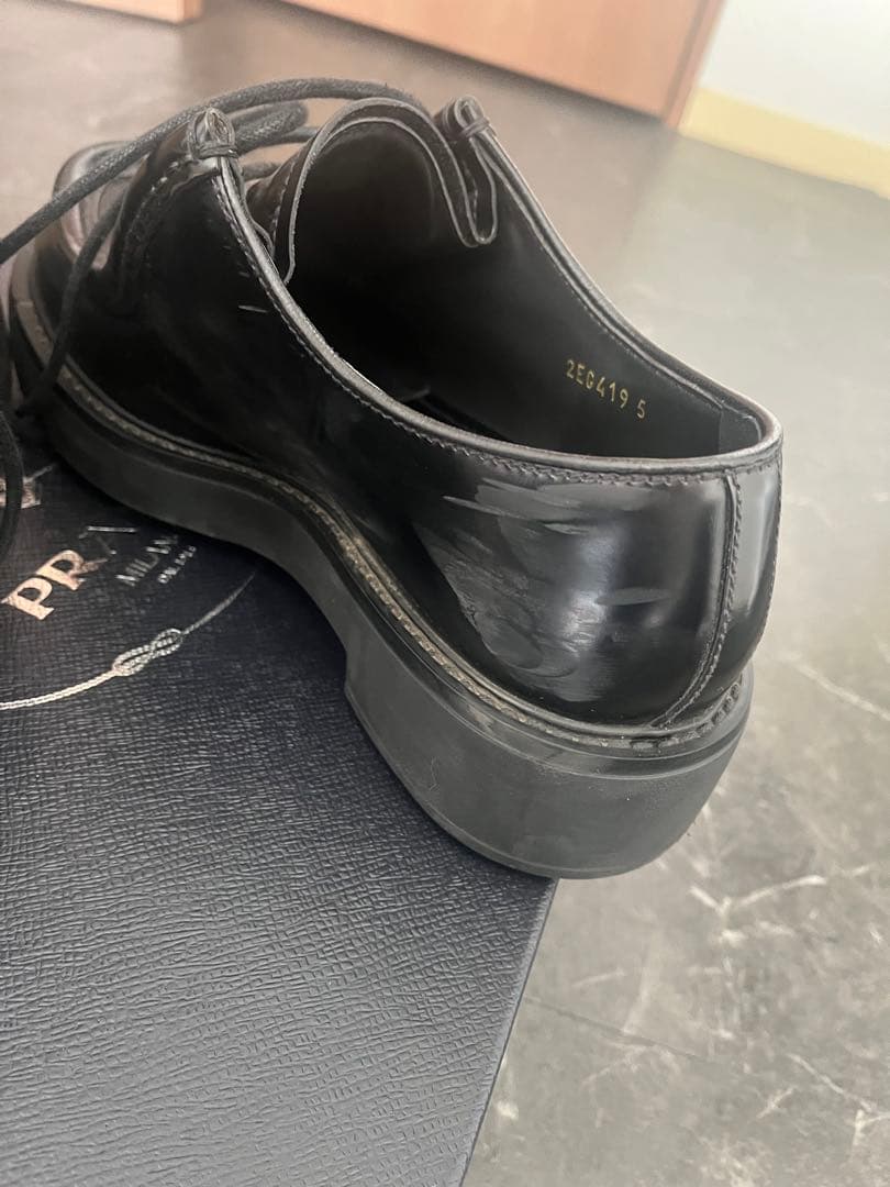 PRADA ブラッシュドレザー レースアップブーツ