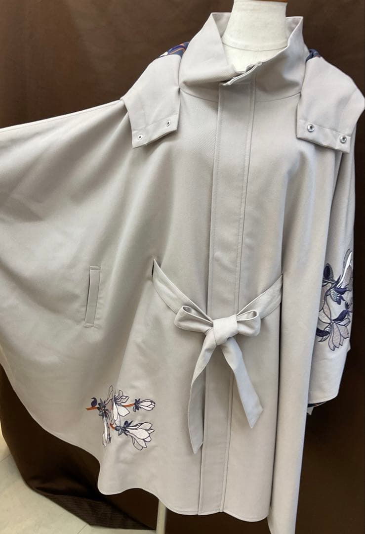 花柄刺繍 ケープコート ライトグレー