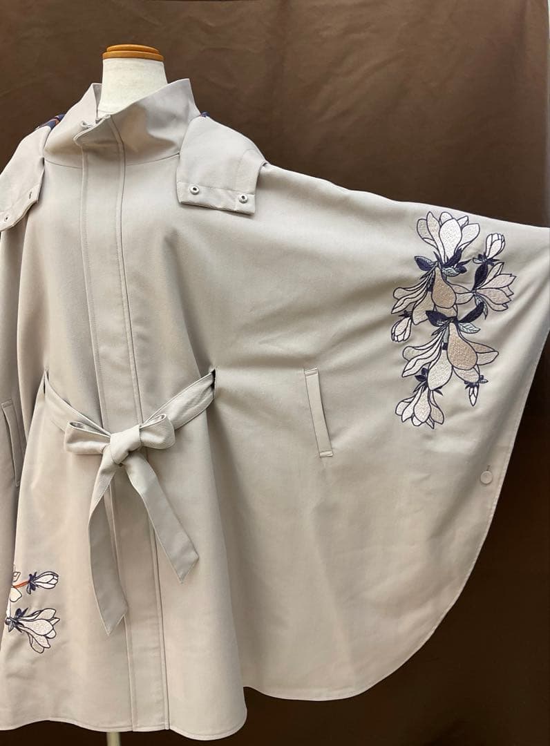 花柄刺繍 ケープコート ライトグレー