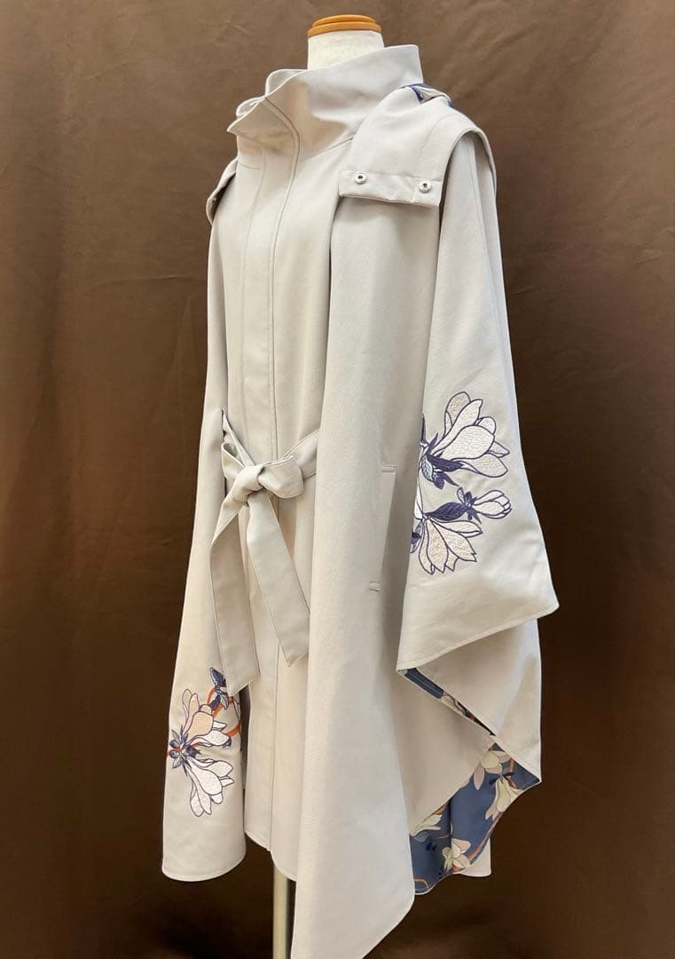 花柄刺繍 ケープコート ライトグレー