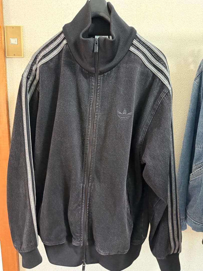 adidas ブラック ジップアップジャケット
