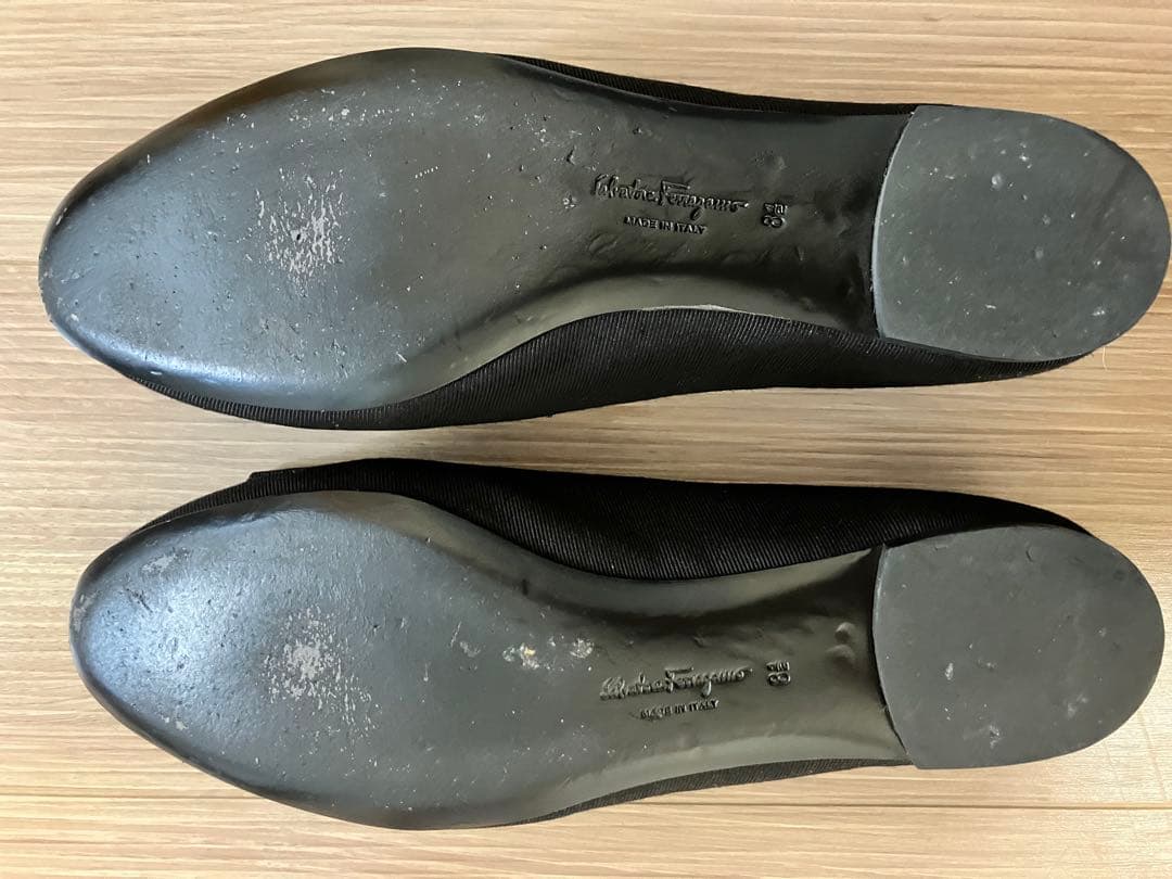 FELLAGAMO VARINAブラックリボンフラットシューズ
