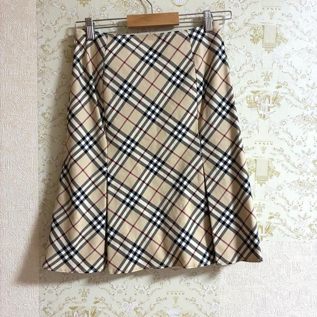 バーバリーブルーレーベルノバチェック台形スカート 36 ベージュ系ベルト付き美品