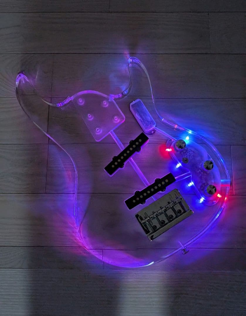 希少　光るエレキベース　アクリル製　LED搭載　ボディのみ　5弦　ステージ映え