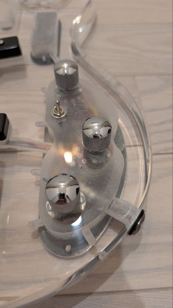 希少　光るエレキベース　アクリル製　LED搭載　ボディのみ　5弦　ステージ映え