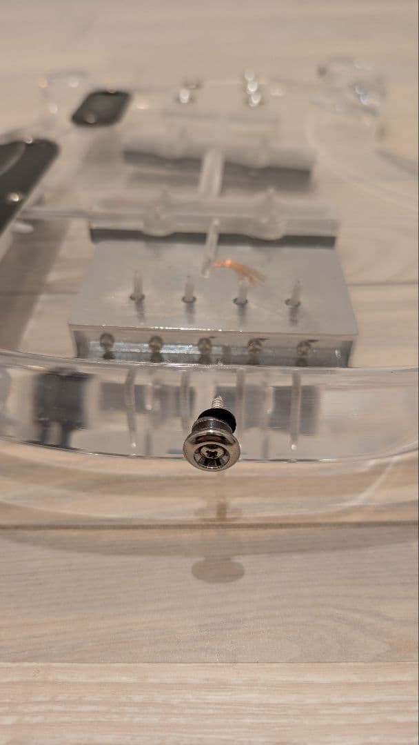 希少　光るエレキベース　アクリル製　LED搭載　ボディのみ　5弦　ステージ映え