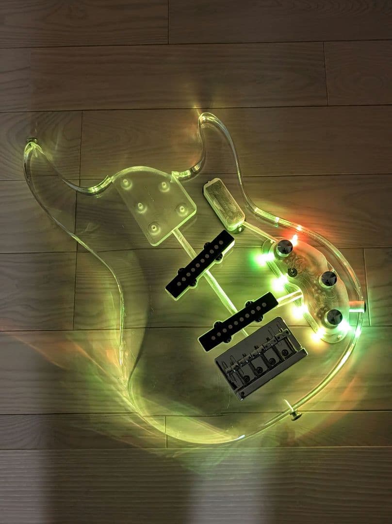 希少　光るエレキベース　アクリル製　LED搭載　ボディのみ　5弦　ステージ映え